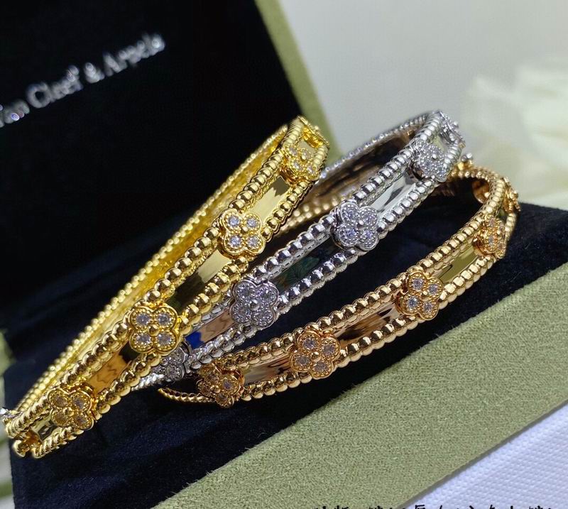 Van Cleef & Arpels bracelet 12yxq16